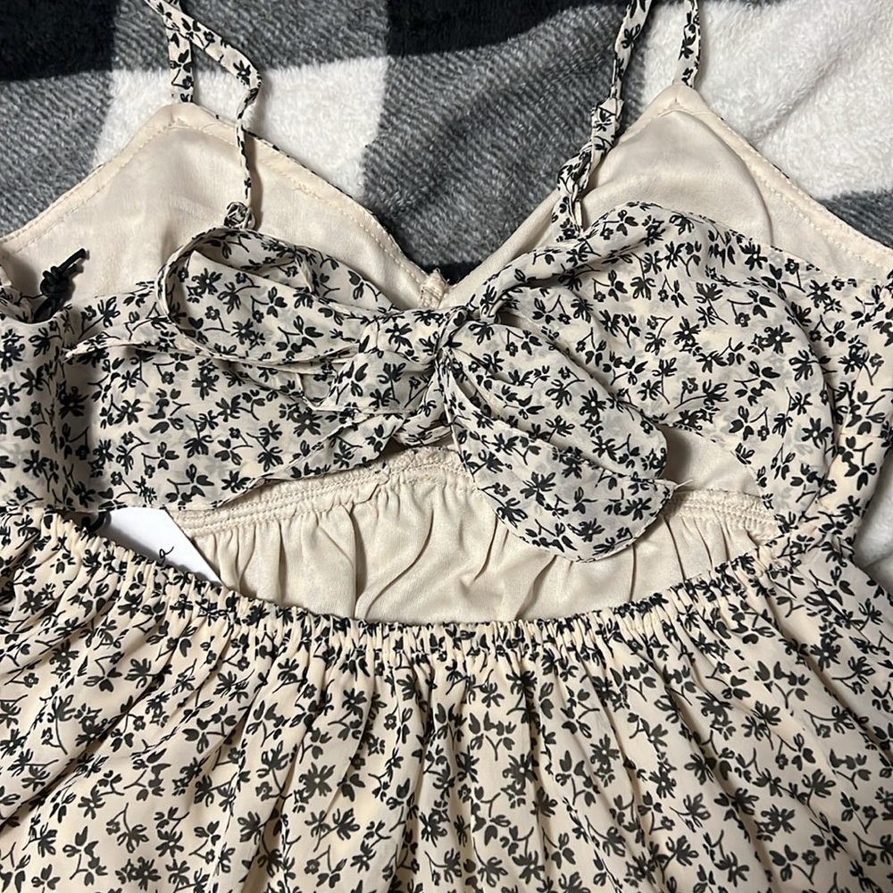 Japna Spaghetti Strap Tie Back Blouse. Size Small. Cream/Tan and Black floral - Picture 9 of 12